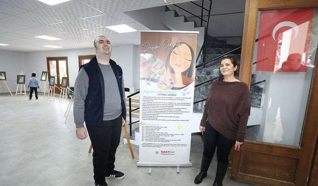 Menderes’te otizmli Ressam Tuğcan Çobanoğlu’ndan anlamlı resim sergisi