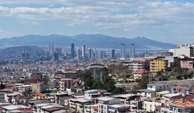 Jeoloji mühendisinden uyarı: İzmir'in 29 ilçesi hala bekliyor!