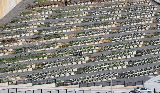 İzmir’in 50 yıllık ihtiyacına çözüm: Çift katlı mezarlık hizmete açılıyor