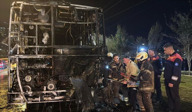 İzmir’de korkutan anlar: Belediye otobüsünde yangın çıktı!
