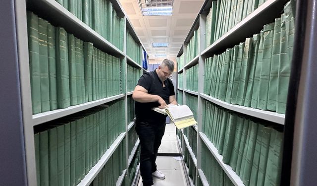 SGK İzmir arşivinde dijitalleşme başladı: 75 milyon evrak bilgisayara aktarılıyor