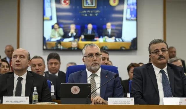 Bakan Işıkhan borçlu belediyeleri açıkladı: İzBB birinci sıradaki yerini korudu!