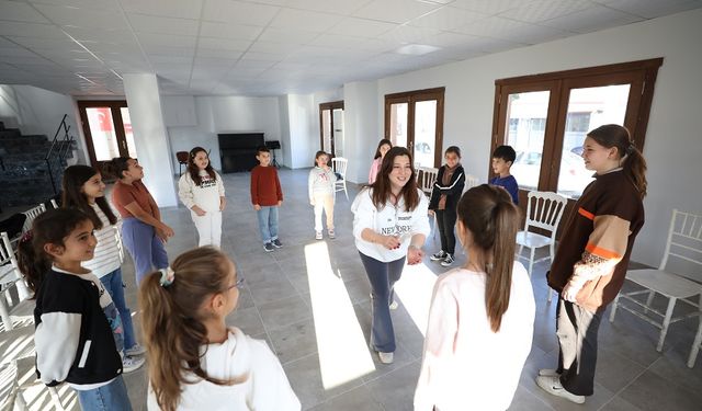 Menderesli çocuklar tiyatroyla buluştu