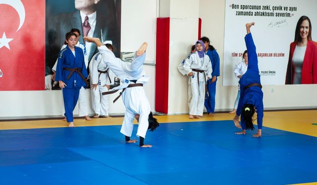 Karşıyaka'da genç sporcular yetişiyor