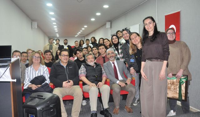 Egeli gençler duayen savaş muhabirini ağırladı