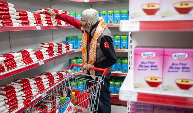 Bornova Belediyesi'nden yeni yıl hediyesi: 3500 ailenin Kent Market kartlarına ek kredi desteği