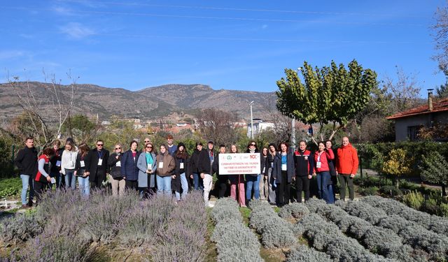 Menemen’de uluslararası heyet sürdürülebilir tarım işletmelerini ziyaret etti