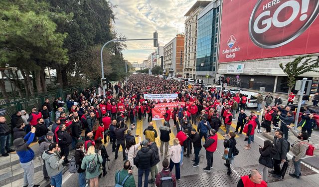 DİSK’ten sert açıklama: Sokaklardan asla geri adım atmayacağız!