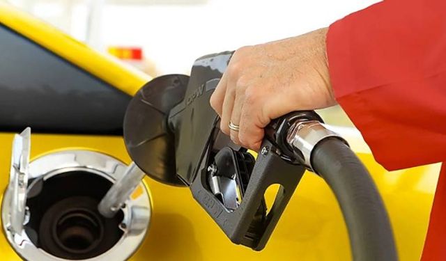 İzmir 'de tabelalar değişti: Motorine zam geldi!