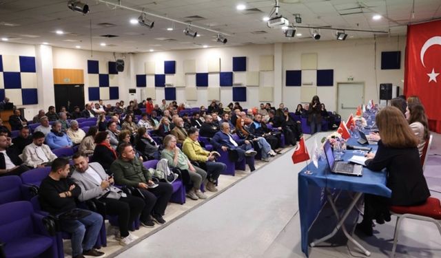 Alaçatı Kentsel Tasarım Rehberi esnafla paylaşıldı