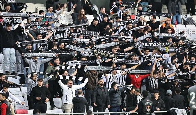 Altay evinde yıkıldı!