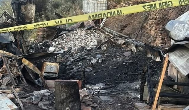 Bayındır’da güneş paneli aküleri facia getirdi: Ev kül oldu, bir kişi hayatını kaybetti