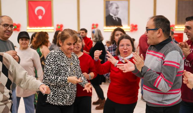 Buca’da engel tanımayan yeni yıl kutlaması