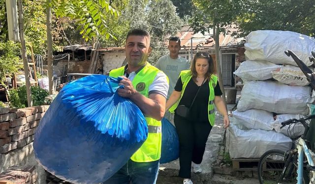 Buca’da kapaklar umuda dönüştü: 4 ton kapak, 7 tekerlekli sandalye”