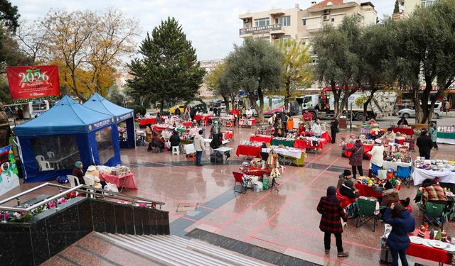 Buca’da kurulan yeni yıl pazarına ilgi büyüyor