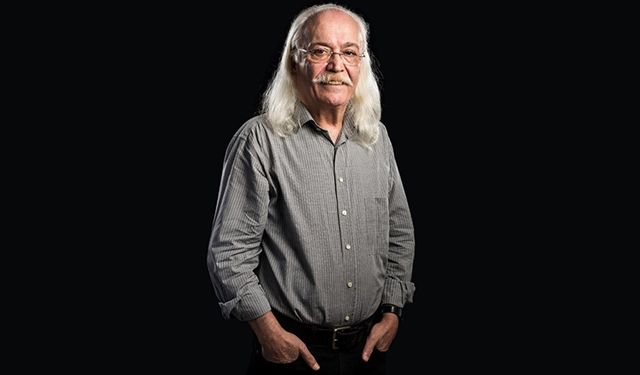 Ünlü sanatçı Cahit Berkay kaza geçirdi: Aracı restorana daldı!