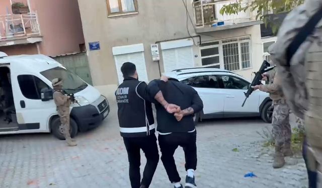 Çeşme’de firari zanlıyı özel harekat yakaladı