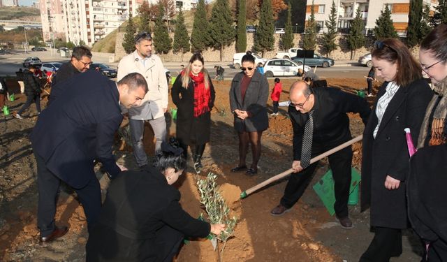 Çiğli’de Uğur Mumcu Parkı ve mahallelerde yenilenme çalışmaları tamamlandı