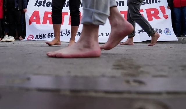 Çıplak ayaklı eyleme katılan işçilere tutanak tutuldu!