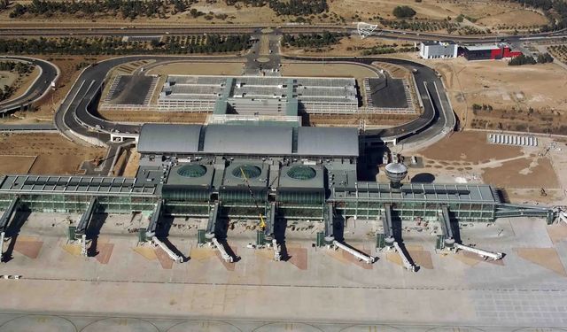 Adnan Menderes'te hangar kiralığa çıkarıldı