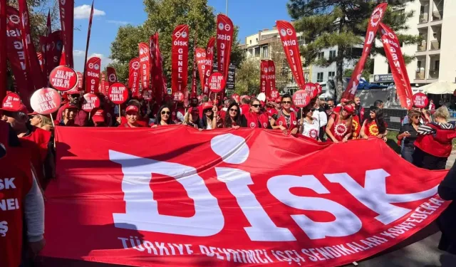 İzmir Büyükşehir’de işçi eylemleri devam ediyor: Sendikadan bildiri adımı