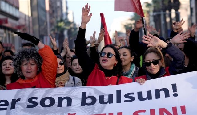 DİSK sabah saatlerinde sokağa indi, İzmir halkından destek istedi