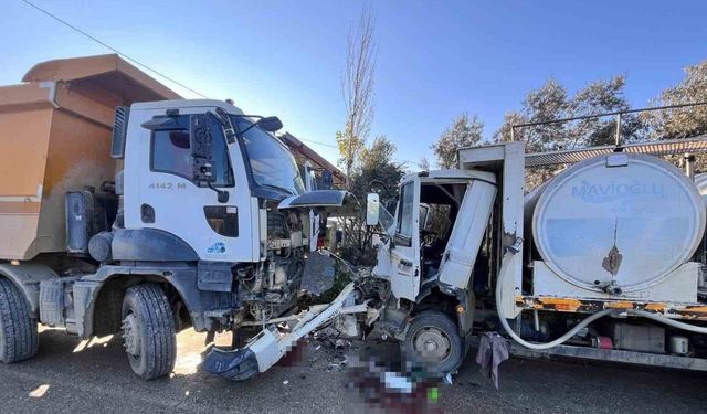 İzmir’de feci kaza: Kamyon ile kamyonet çarpıştı