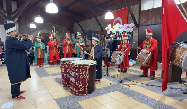 İzmir'de engellilerden oluşan mehter takımı konser verdi