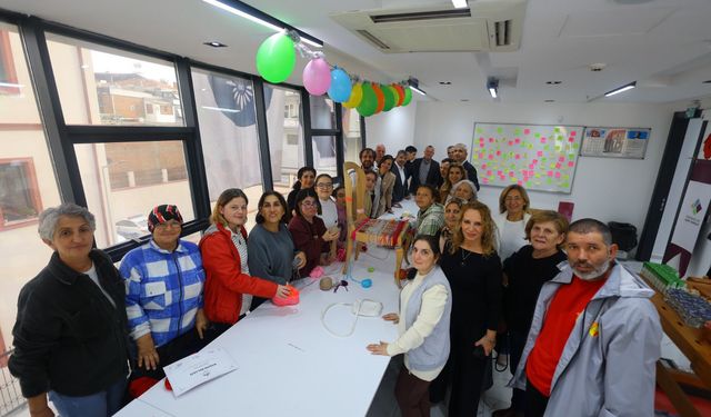 İzmir’de engeller sanatla aşılıyor: Ezber Bozan Tasarımlar sergisi açıldı