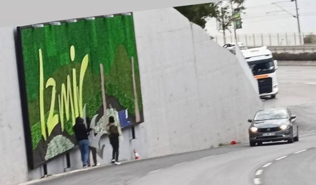 Karşıyaka girişindeki  İzmir tabelasına tepki