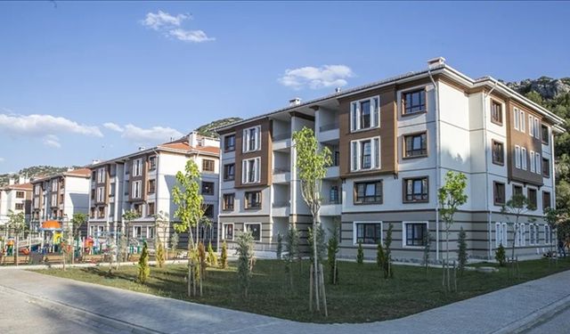 İzmir’de toplu konut kıyaslaması: TOKİ mi daha avantajlı Büyükşehir mi? İşte 2 projenin detayları…