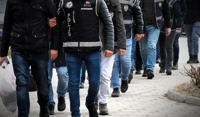 İzmir'de 16 ilçeye sahte ve kaçak içki operasyonu: 11 şüpheli tutuklandı