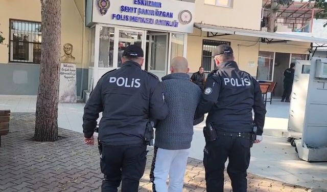 Polis iz sürdü: Aranan iki suçlu İzmir’de yakayı ele verdi