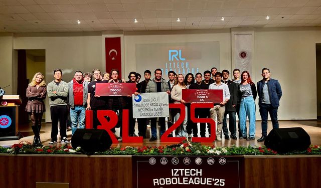 RoboLeague 2025’te büyük başarı: Özel İzmir Atatürk OSB lisesi öğrencileri ödülleri topladı