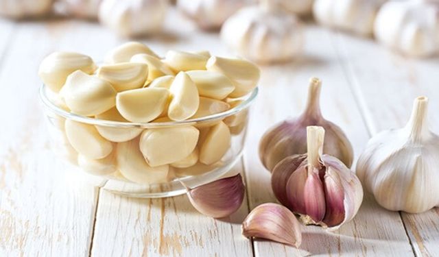 Mikroplara karşı doğal kalkan: Sarımsak yerin tüketilebilecek besinler neler?