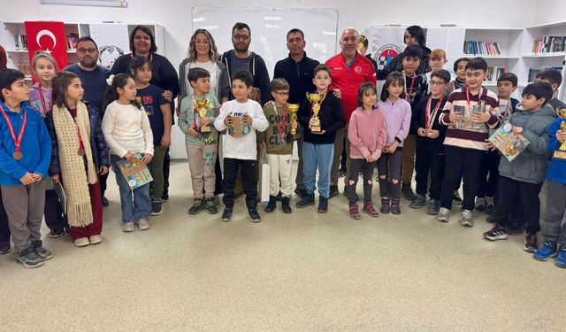 Seferihisar’da satranç turnuvasına yoğun ilgi