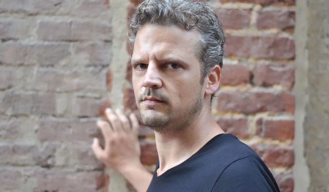 Saldırgan kurye kılığına girmiş: Ünlü yönetmen evinde silahlı saldırıya uğradı!