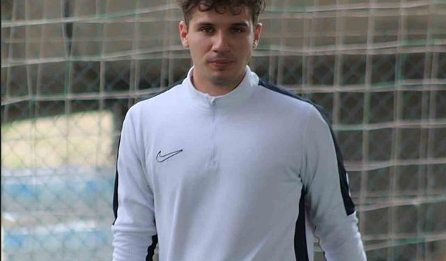 Takımsız kalan İzmirli Kaan halı saha kalecisi oldu!