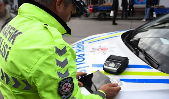 Sosyal medyadaki görüntüler ele verdi: İzmir'de tehlikeli sürücüye ceza yağdı!