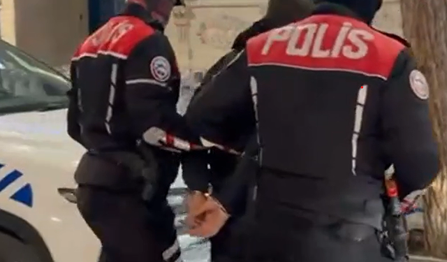 İzmir merkezli FETÖ operasyonu: Çok sayıda kişi gözaltında