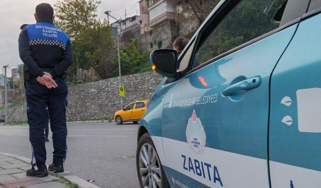 İzmir zabıtasından dron destekli trafik denetimi: İhlallere havadan takip