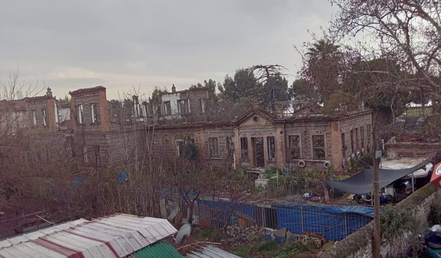 İzmir’de tarihi köşkte kokoreç, bahçesinde bostan!