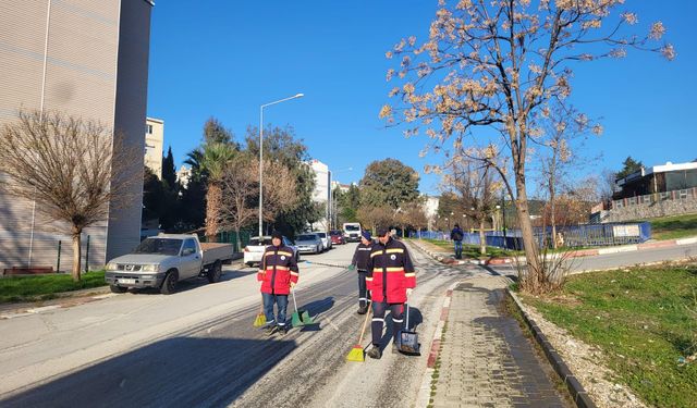 Seferberlik sürüyor: Menderes yeni yıla tertemiz girdi