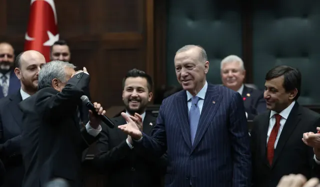 Arınç’tan topuk selamına yalakalık tepkisi: Eskiler tabasbus derdi!