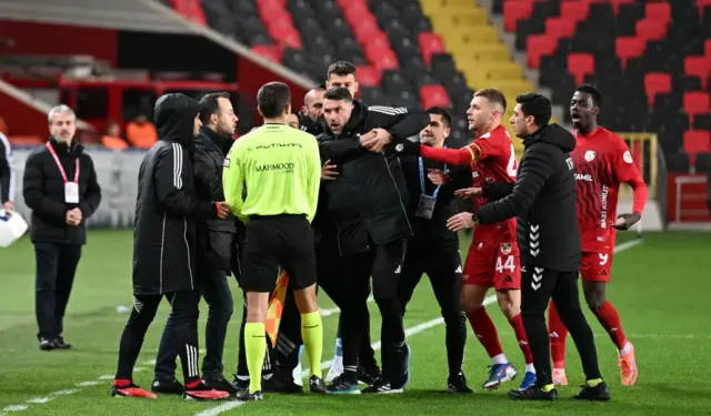Kupada olaylı gece: Burak Yılmaz hakemin üzerine yürüdü!