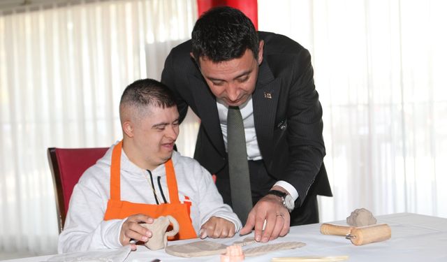 Bayraklı Belediyesi’nden özel gereksinimli bireyler için sanat ve üretim kursları