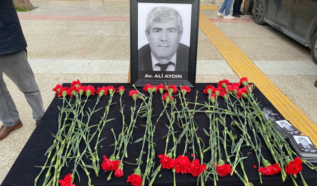 İHD İzmir Şube Başkanı Ali Aydın son yolculuğuna uğurlanıyor!