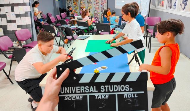 Bornova Belediyesi’nden çocuklara yarıyıl tatili şöleni: Tiyatro, sinema ve yaratıcılık