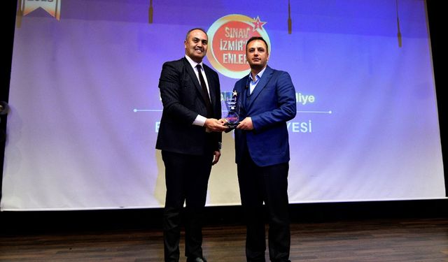 Bornova eğitim desteğinde zirvede: Öğrencilerden anlamlı ödül