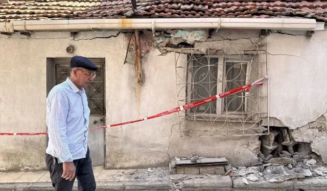 Buca Onat Tüneli’nde hasar alan konutlar meclis gündeminde: Üniversite ile protokol yapılacak